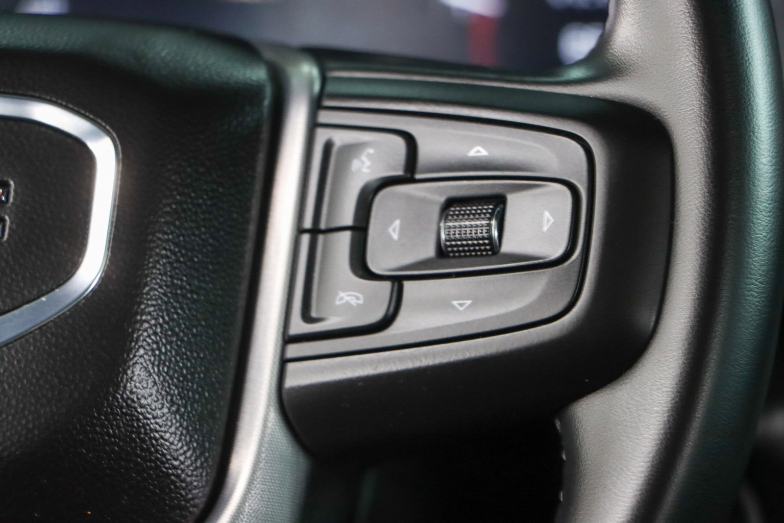 Used 2023 GMC Yukon SLT image 15