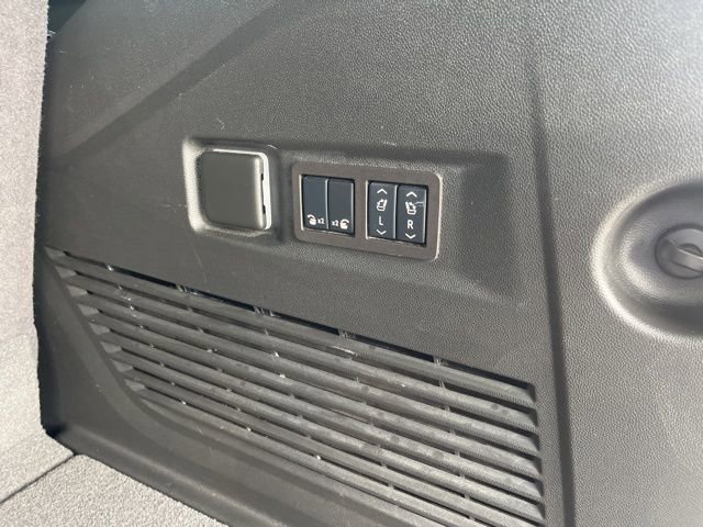 Used 2024 GMC Yukon AT4 w/ Technology Package image 9