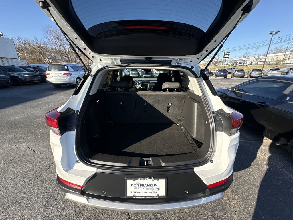 Used 2022 Chevrolet TrailBlazer LT w/ Driver Confidence Package image 18