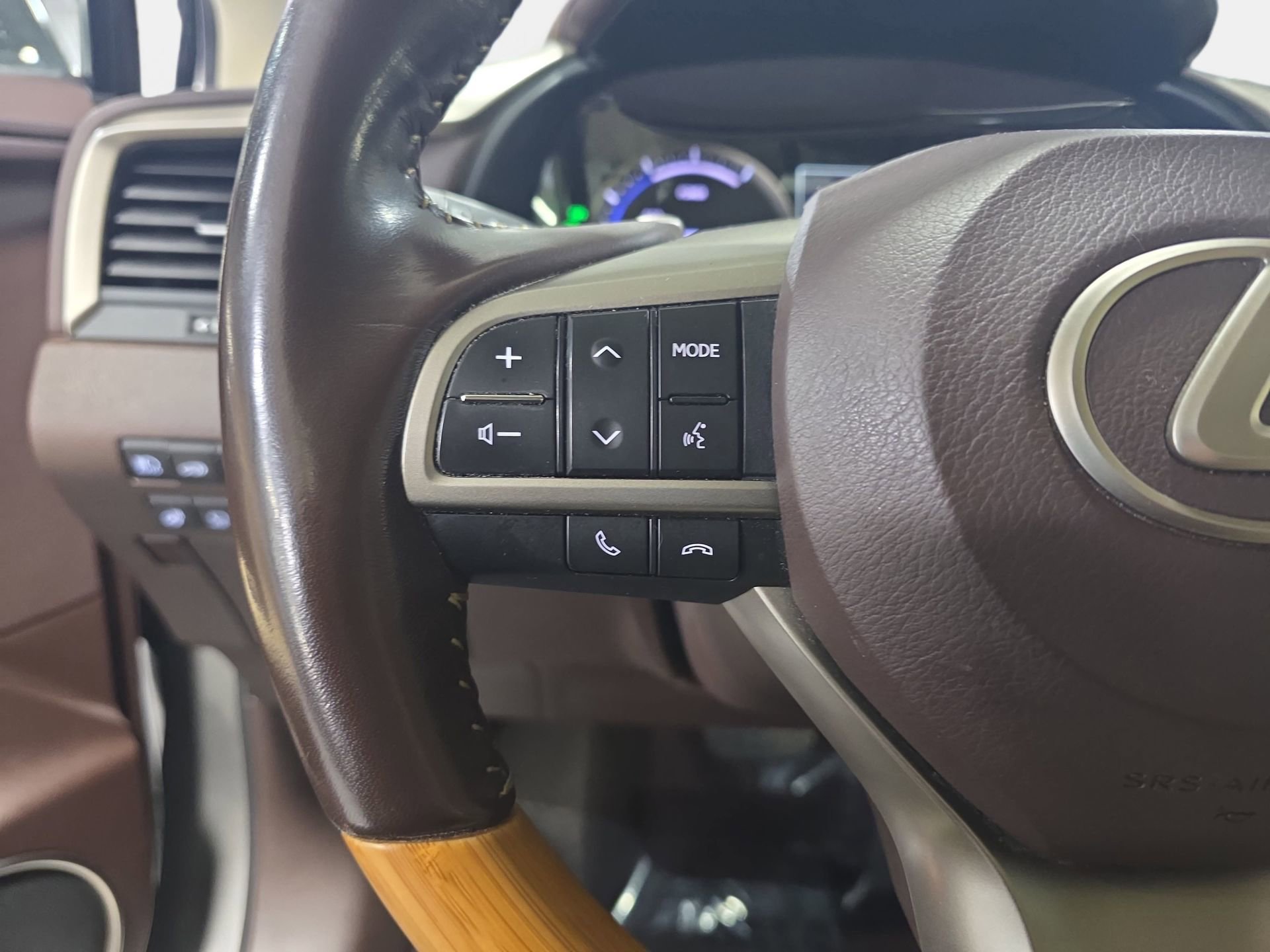 Used 2020 Lexus RX 450h AWD w/ Premium Package image 17