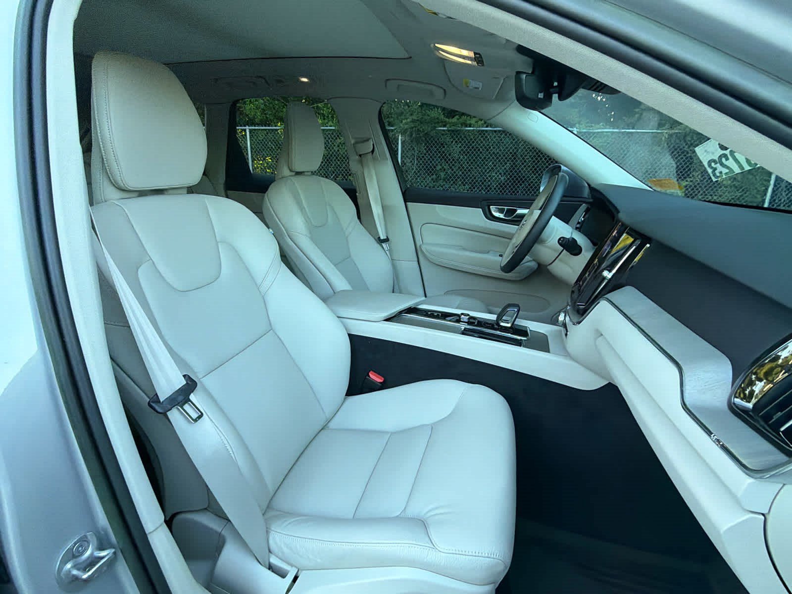 Certified 2023 Volvo XC60 B5 Plus w/ Protection Package Premier FWD image 18