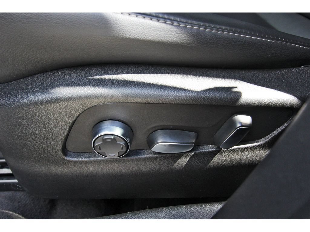 Used 2025 Cadillac XT4 Premium Luxury FWD image 27