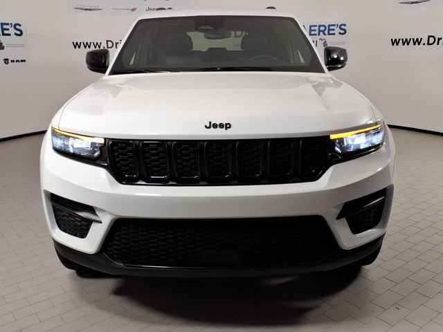 Used 2023 Jeep Grand Cherokee Altitude AWD/4WD image 2