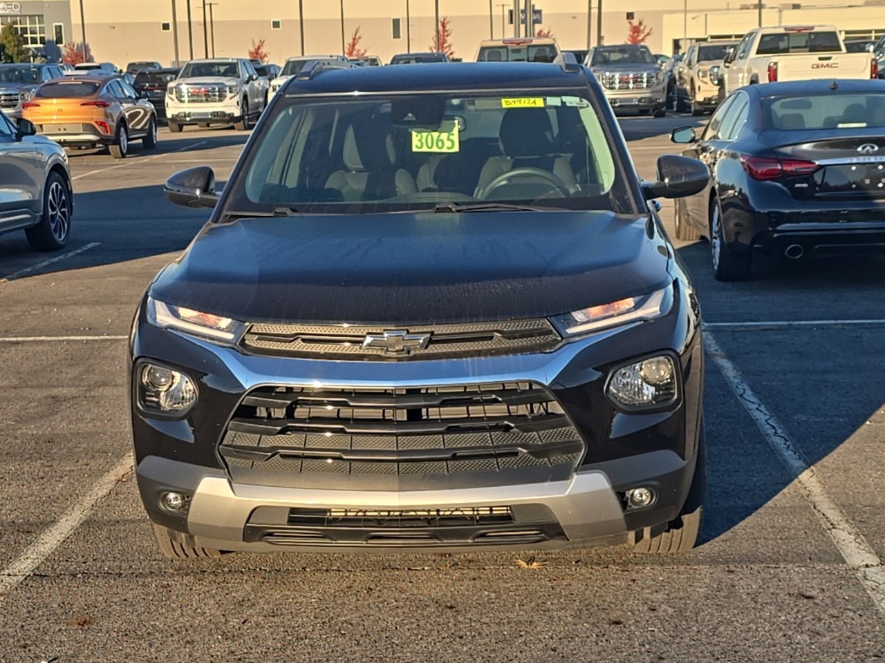 Used 2023 Chevrolet TrailBlazer LT w/ Convenience Package FWD image 2
