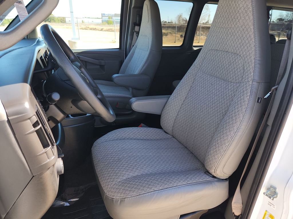 Used 2025 Chevrolet Express 3500 LT w/ LT Preferred Equipment Group image 12