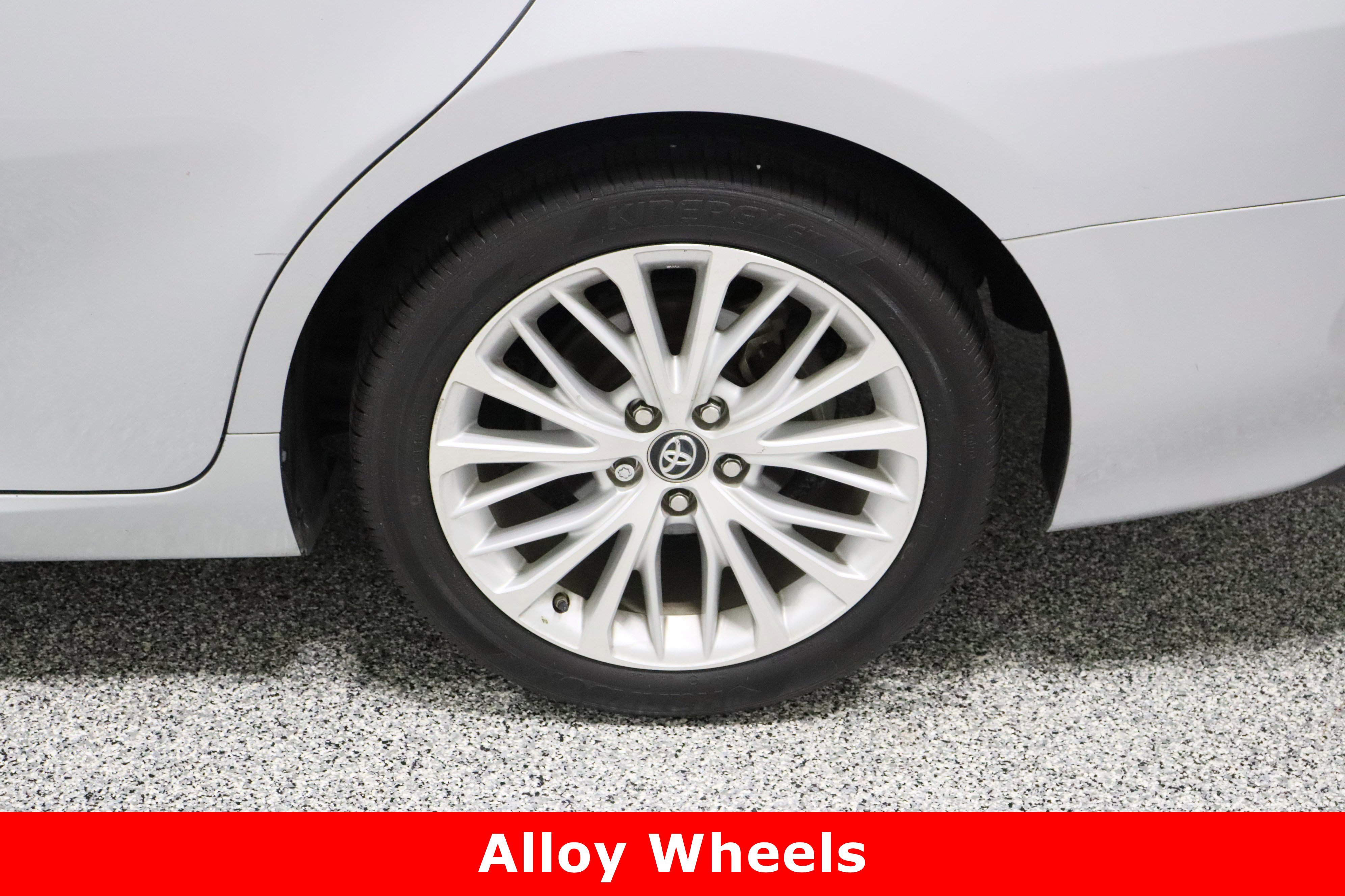 Certified 2018 Toyota Camry XLE image 10