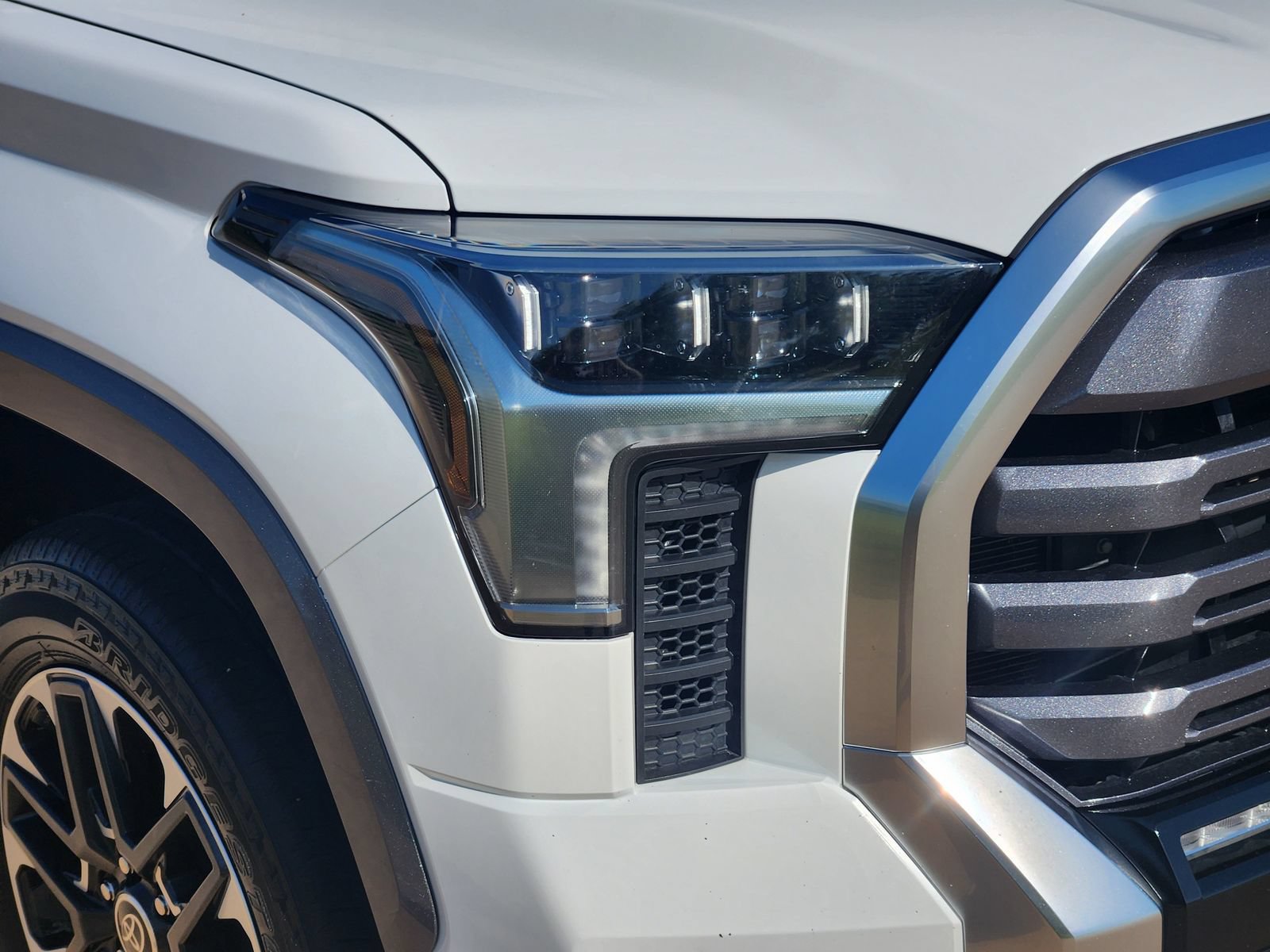 Used 2023 Toyota Tundra Limited AWD/4WD image 11