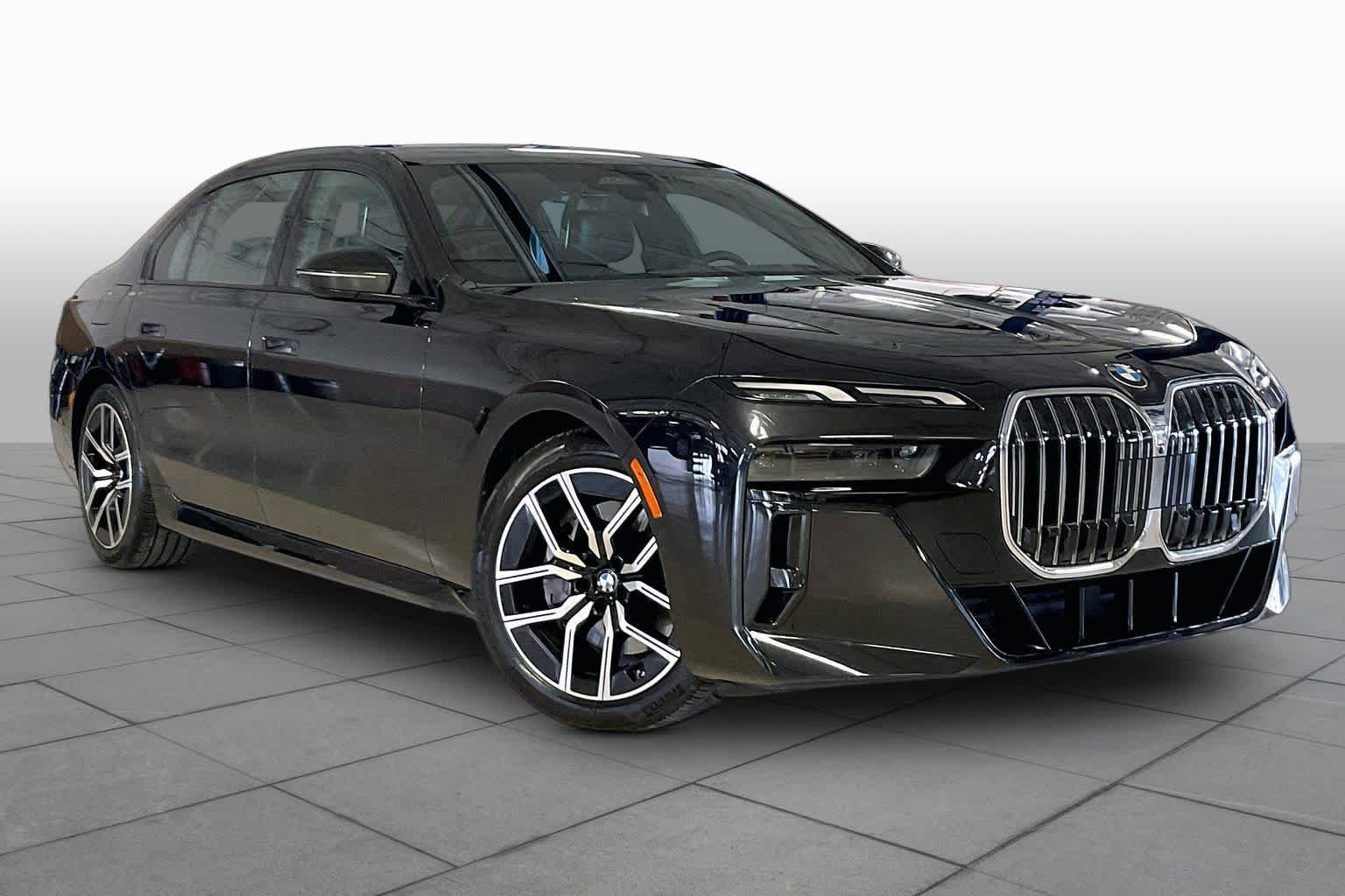 Certified 2025 BMW 740i RWD image 2