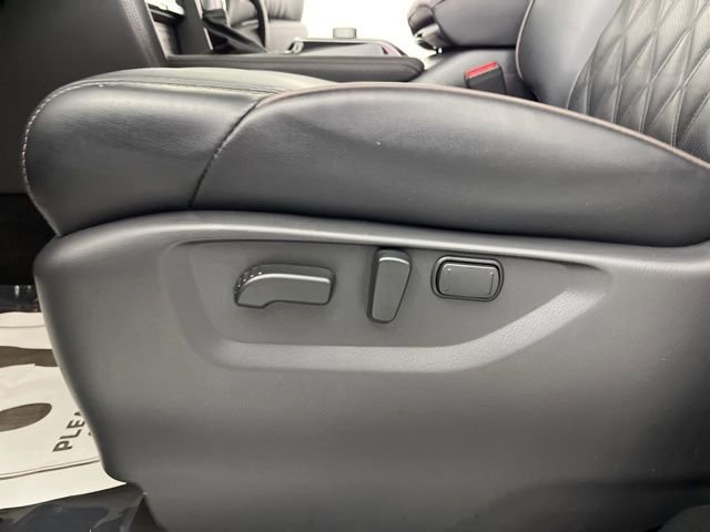 Used 2024 Nissan Armada Platinum w/ Captain's Chairs Package image 35
