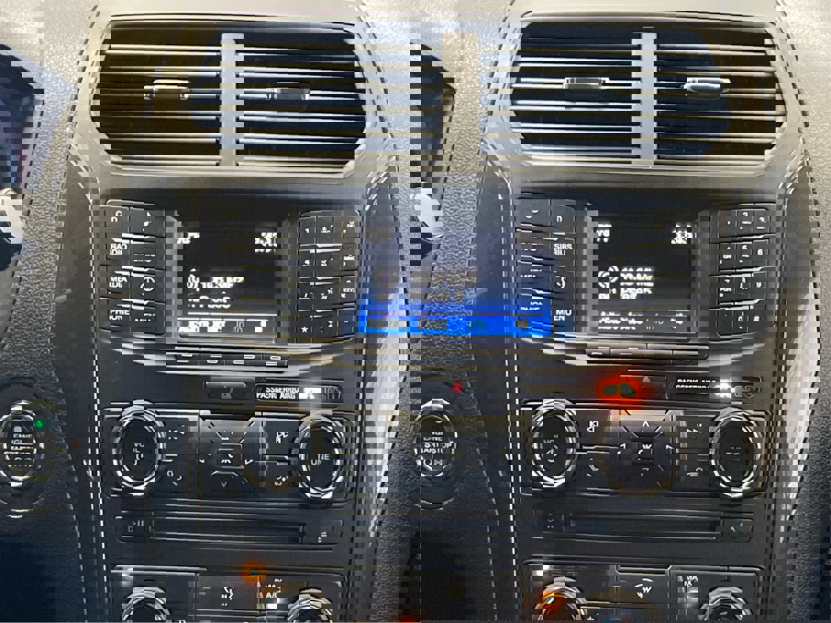 Used 2017 Ford Explorer XLT AWD/4WD image 17