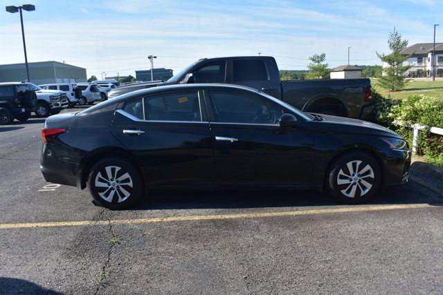 Used 2025 Nissan Altima 2.5 S FWD image 3