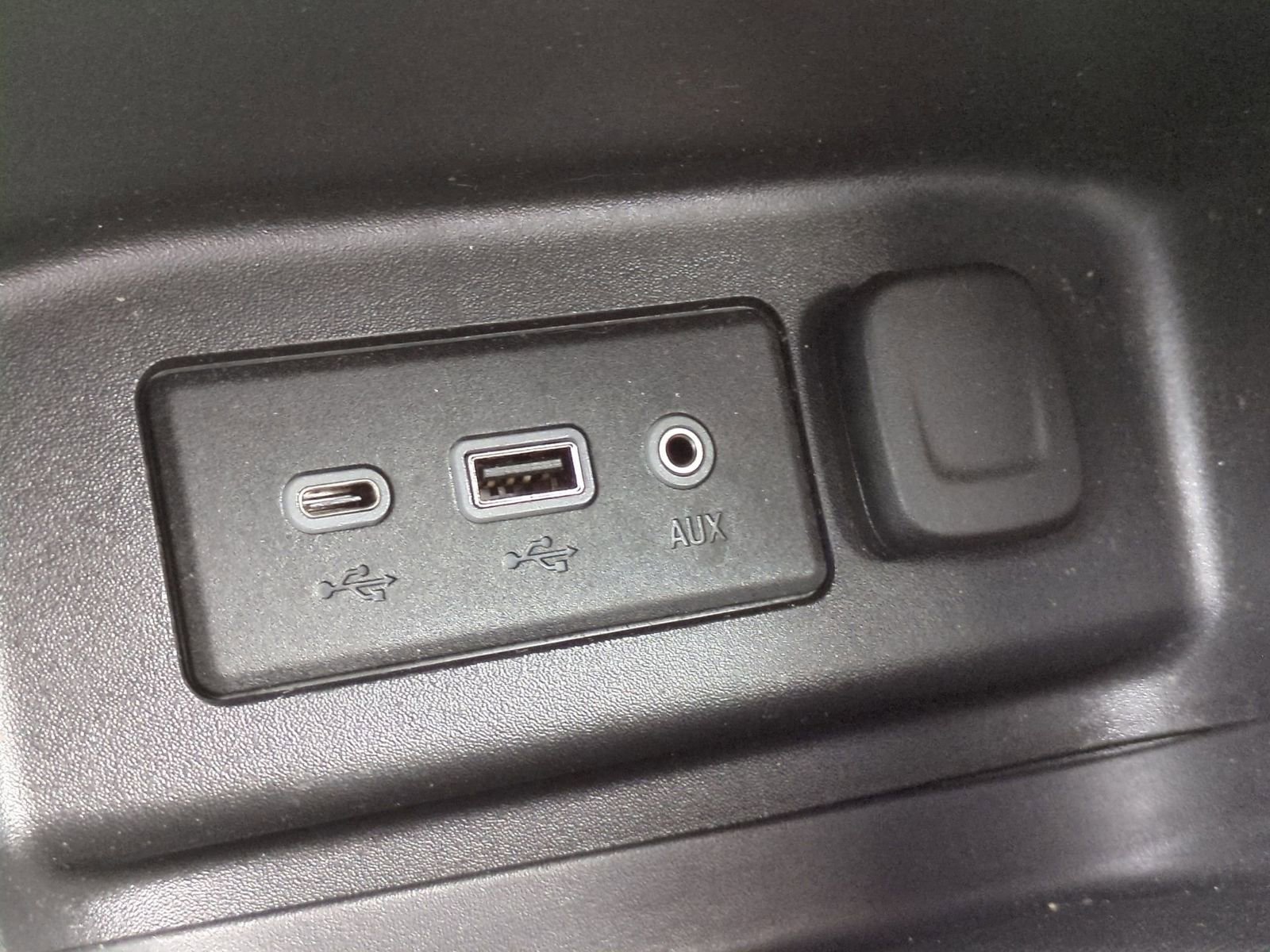 Used 2019 Chevrolet Equinox LT w/ Driver Convenience Package image 36