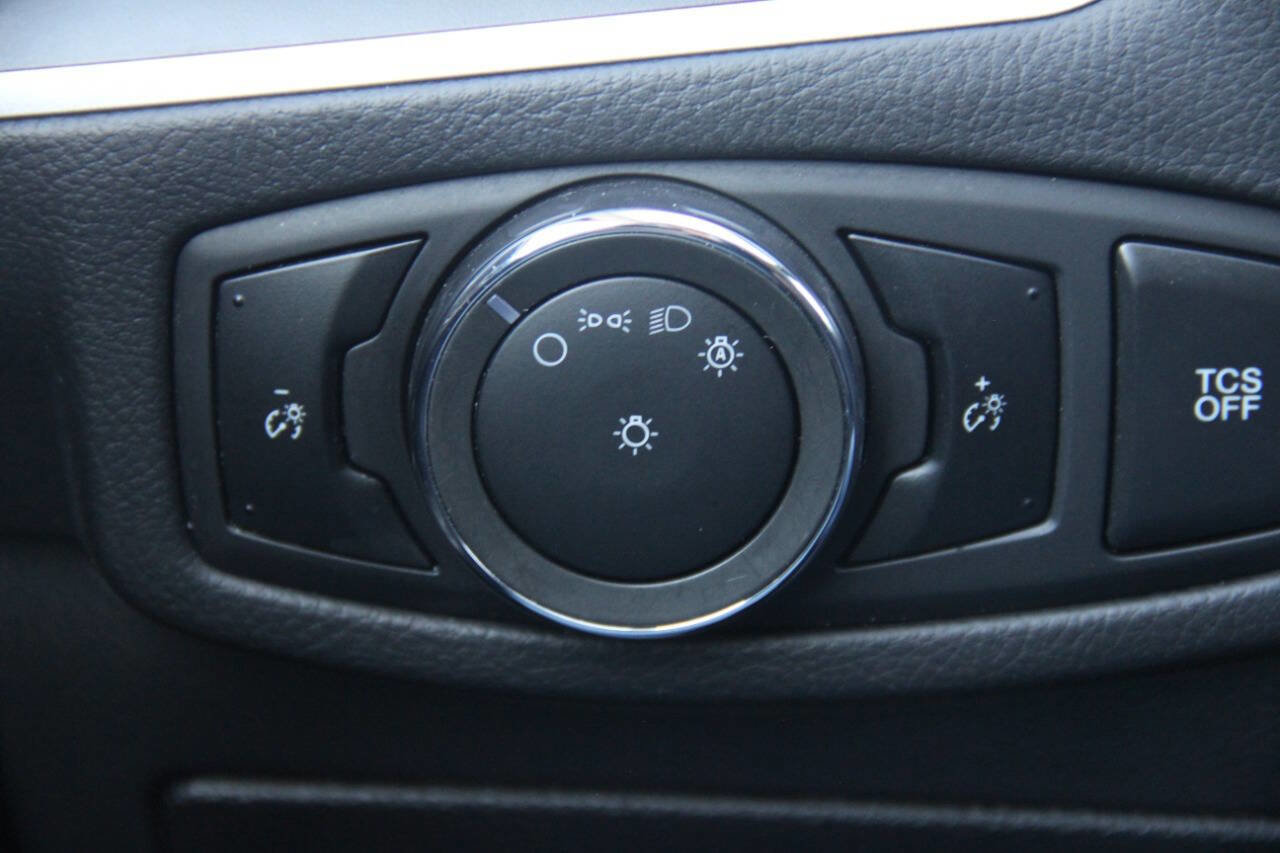 Used 2024 Ford Edge SEL image 25