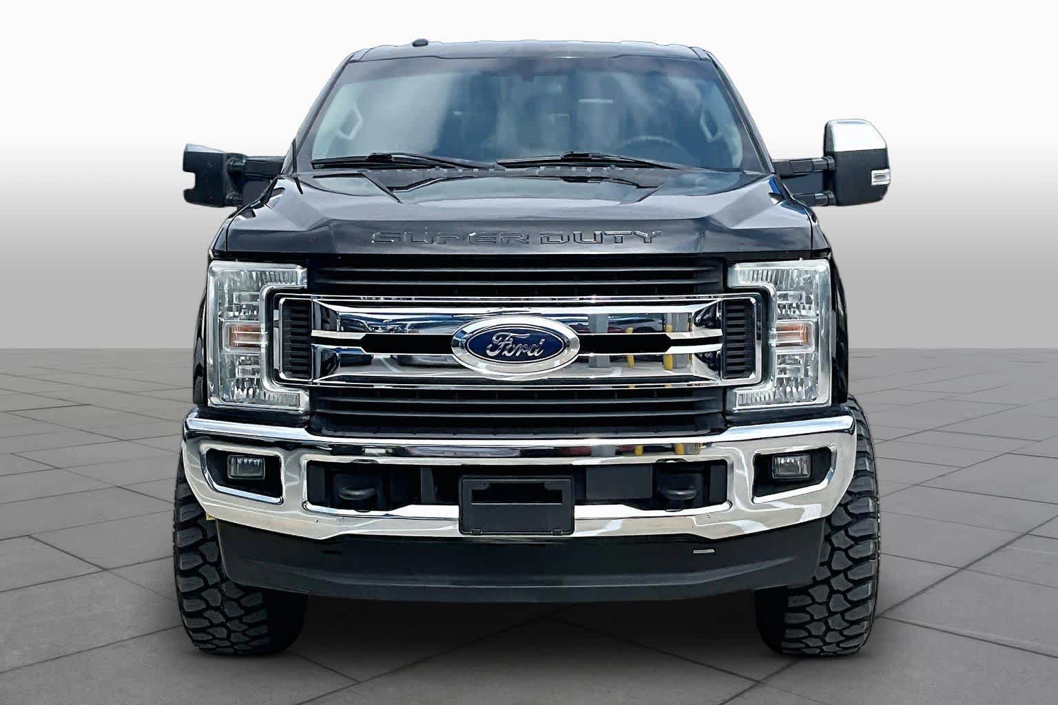 Used 2017 Ford F250 XLT w/ XLT Premium Package AWD/4WD image 3