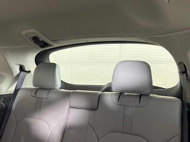 Used 2025 Honda Pilot Touring image 24