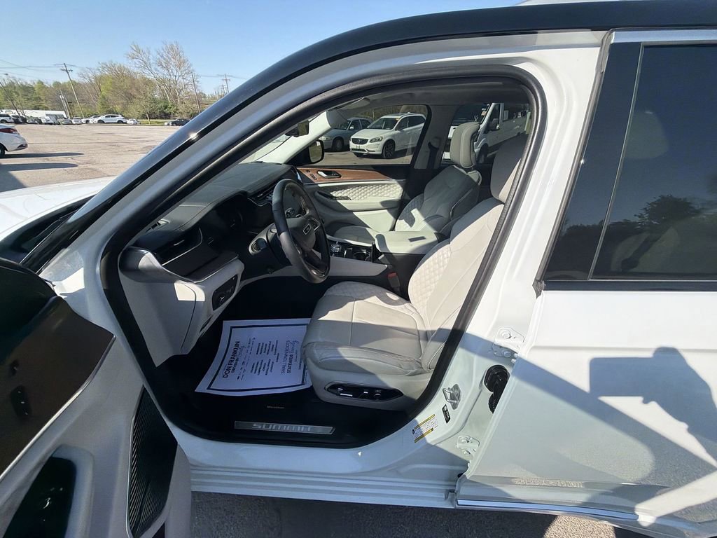 Used 2022 Jeep Grand Cherokee Summit w/ Advanced Protech Group IV image 11