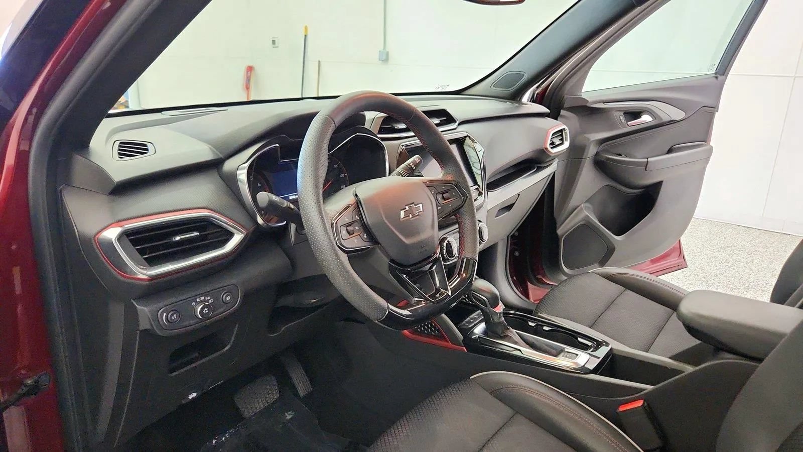 Used 2023 Chevrolet TrailBlazer RS w/ Sun and Liftgate Package AWD/4WD image 14