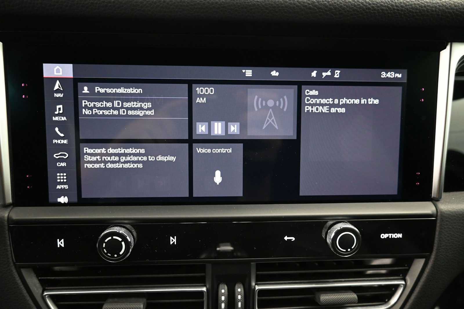 Certified 2024 Porsche Macan AWD/4WD image 13