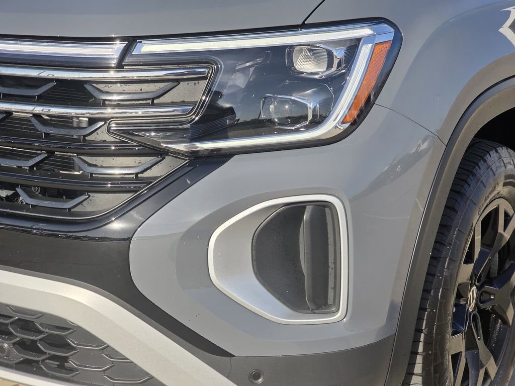 Used 2025 Volkswagen Atlas Peak Edition SE image 6