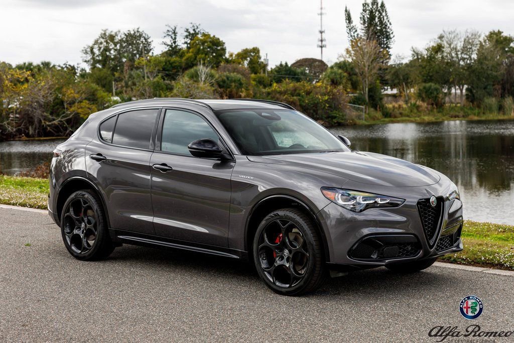 New 2025 Alfa Romeo Stelvio Sprint