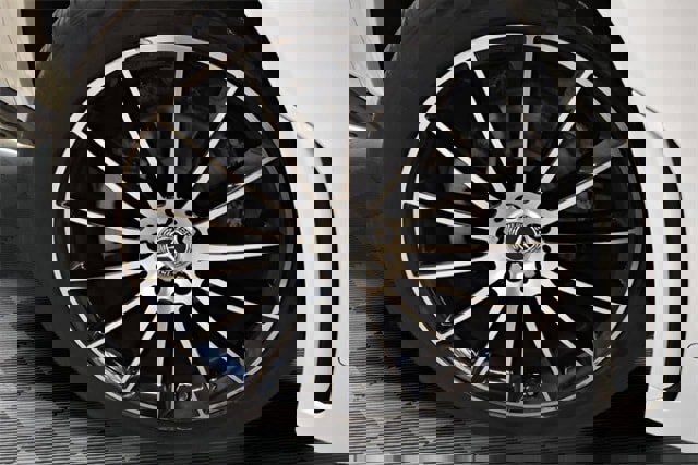 Used 2023 Mercedes-Benz GLE 350 4MATIC w/ AMG Line Exterior image 30