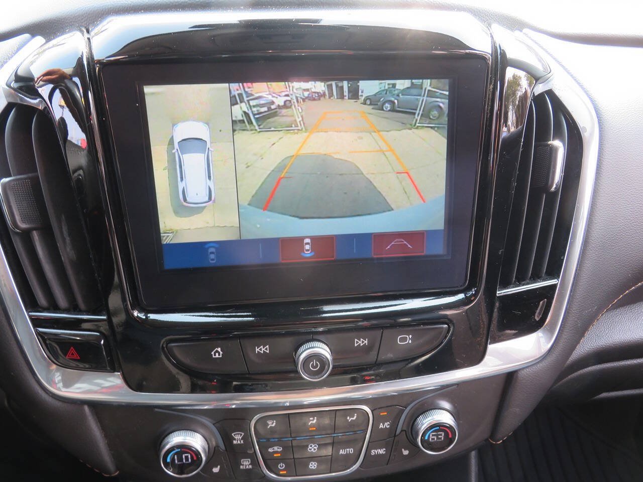 Used 2018 Chevrolet Traverse LT AWD/4WD image 16