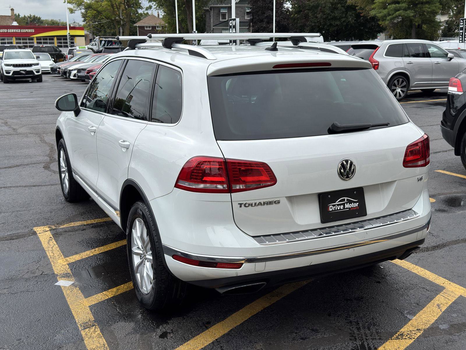 Used 2015 Volkswagen Touareg Sport image 14
