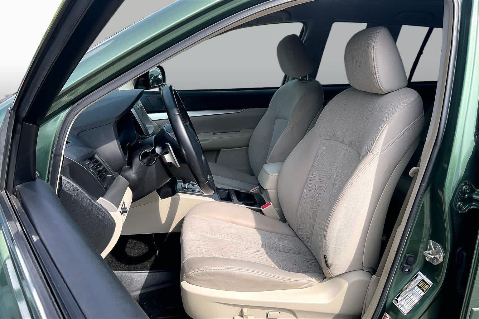 Used 2013 Subaru Outback 2.5i Premium AWD/4WD image 8