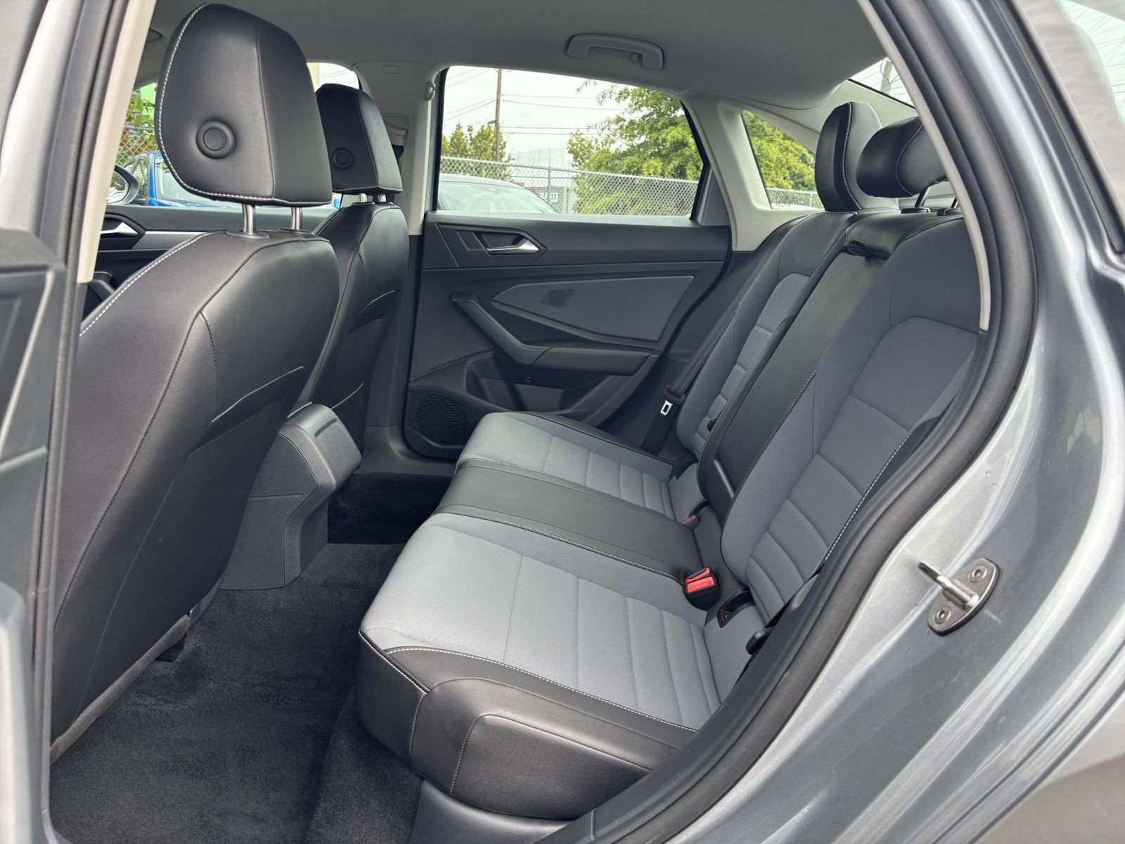 Used 2025 Volkswagen Jetta SE image 24