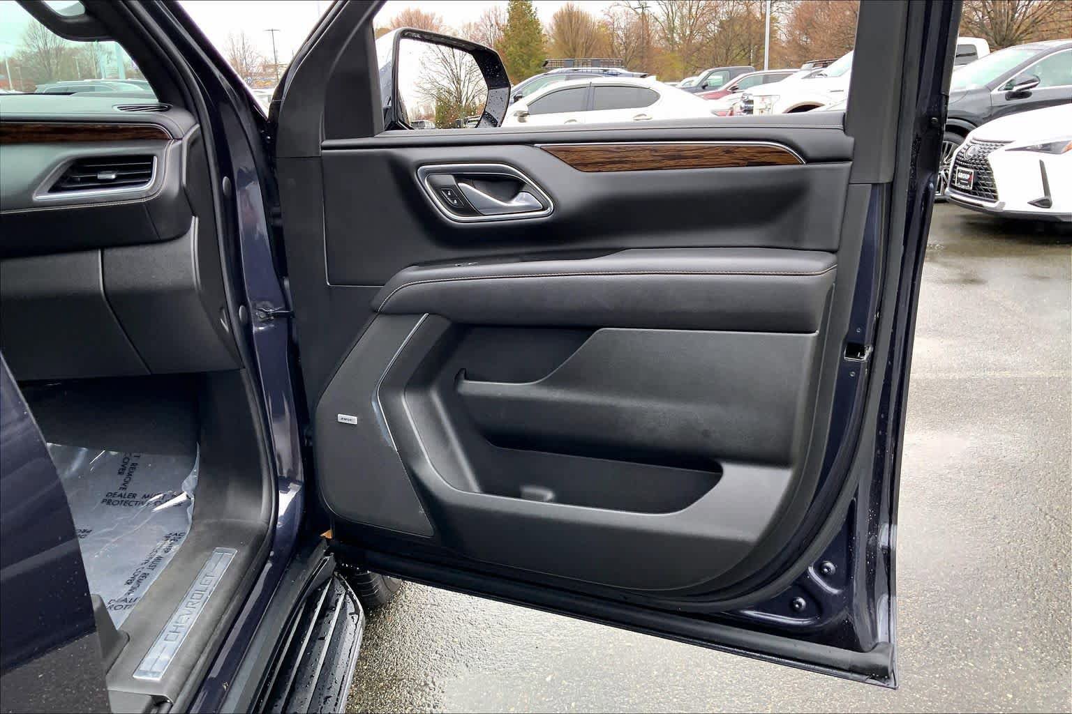 Used 2022 Chevrolet Tahoe Premier AWD/4WD image 24