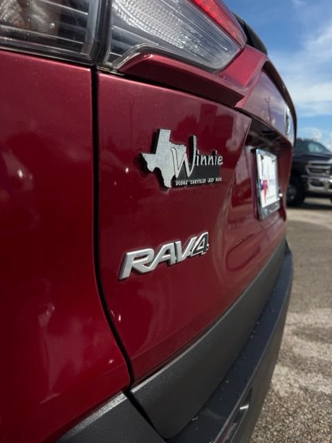 Used 2021 Toyota RAV4 LE FWD image 10