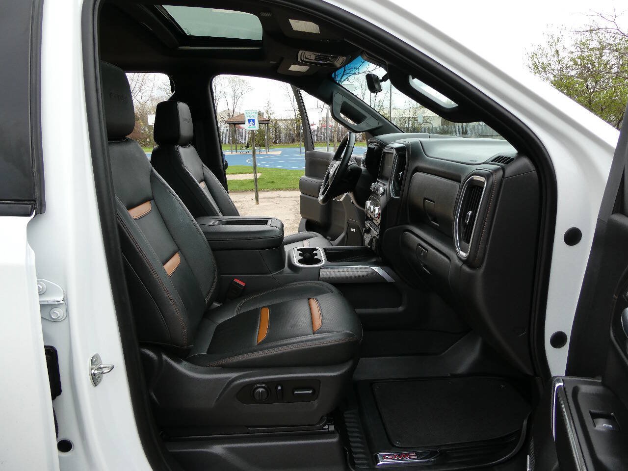 Used 2021 GMC Sierra 1500 AT4 w/ Technology Package AWD/4WD image 38