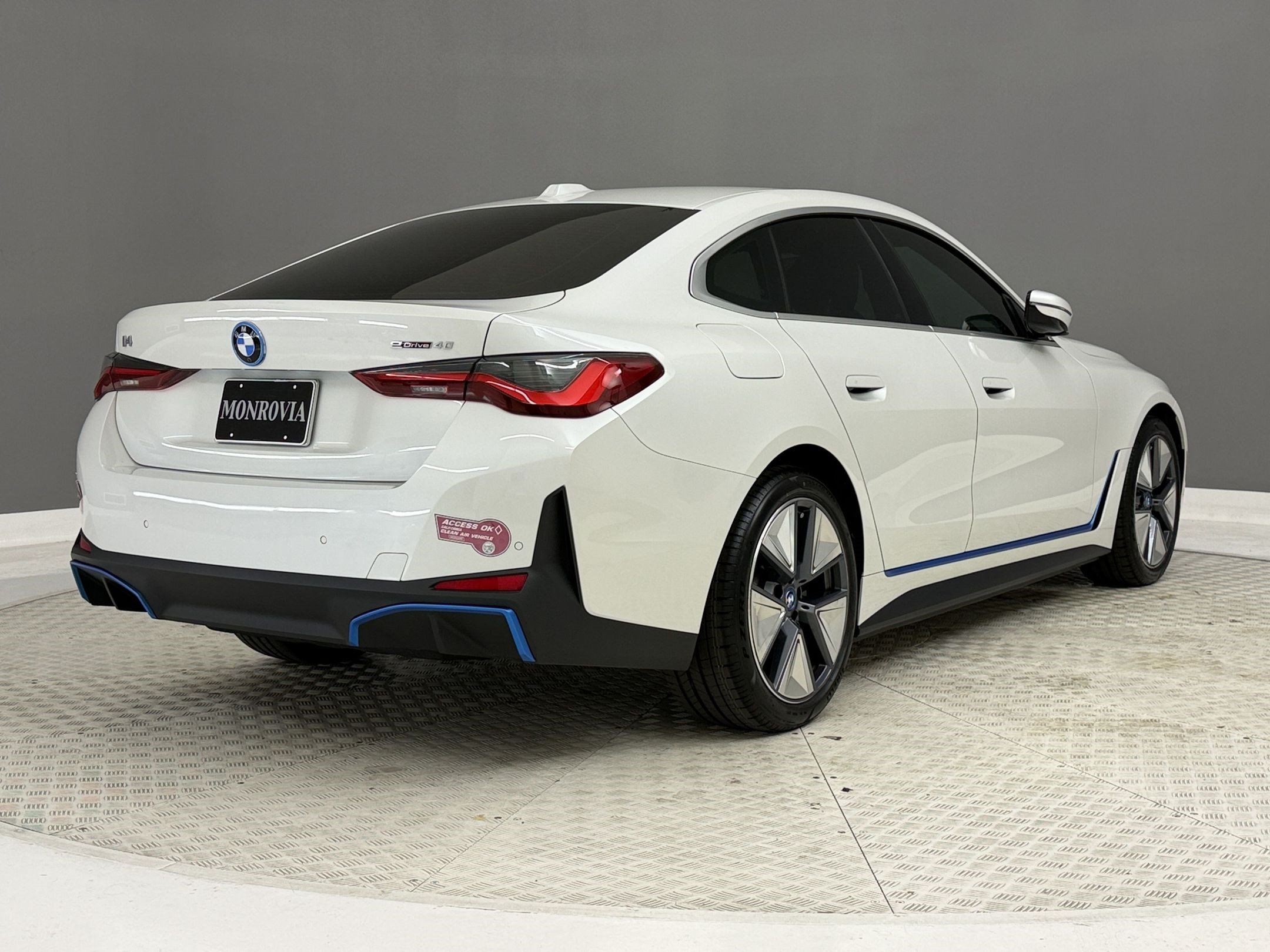 Certified 2023 BMW i4 eDrive40 w/ Premium Package RWD image 9