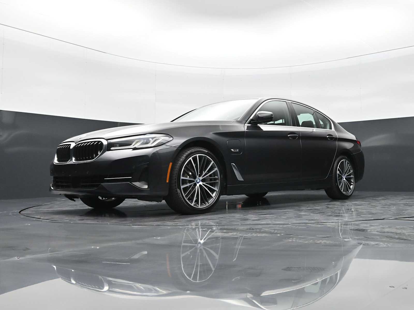 Used 2022 BMW 530e w/ Executive Package RWD image 25