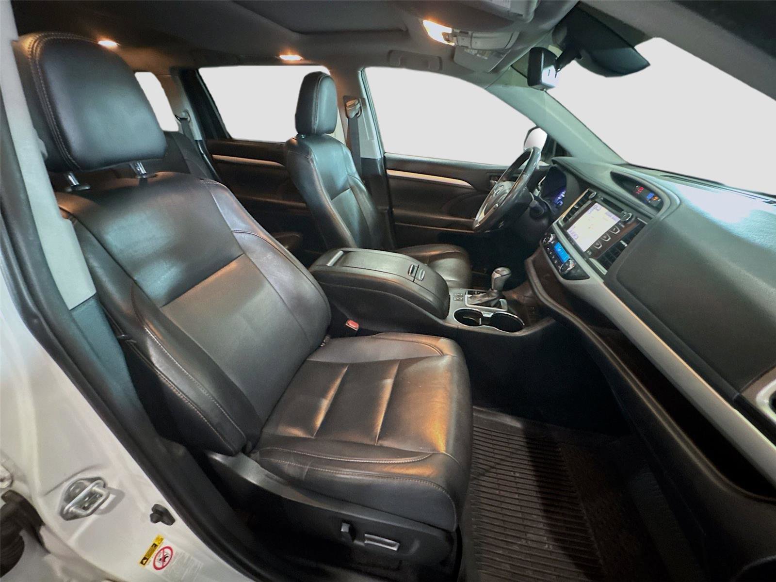 Used 2019 Toyota Highlander XLE image 21