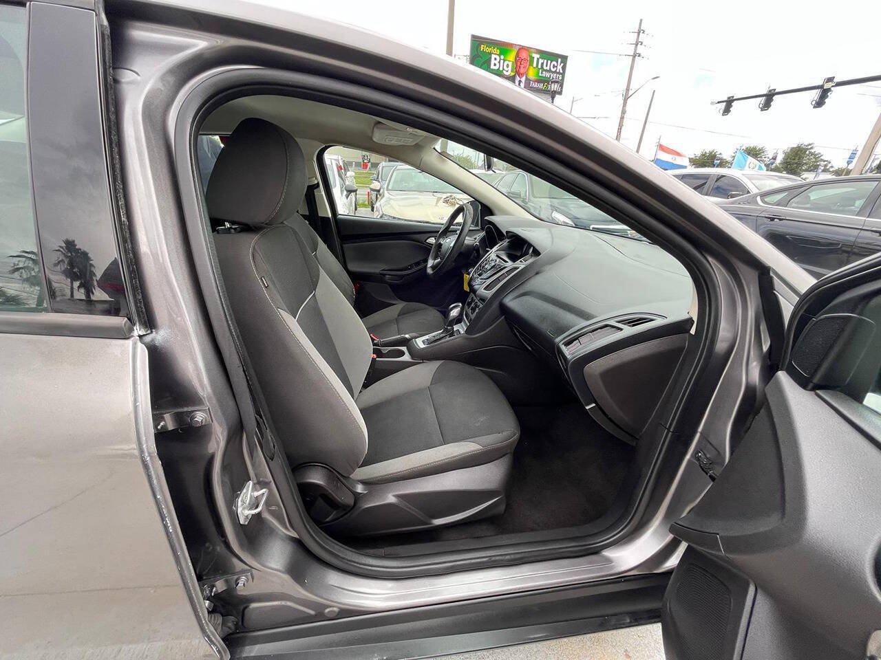 Used 2014 Ford Focus SE FWD image 16