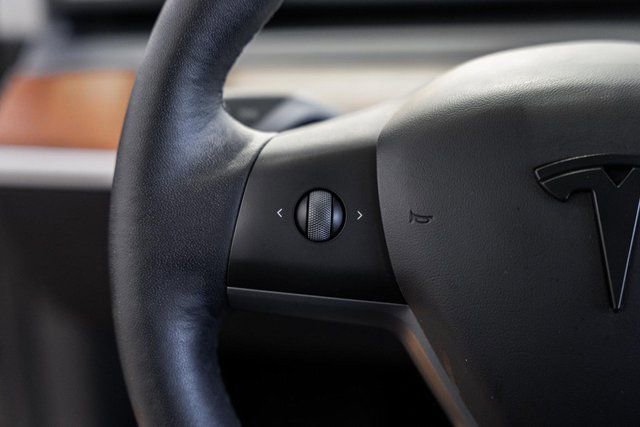 Used 2023 Tesla Model 3 Standard Range image 22