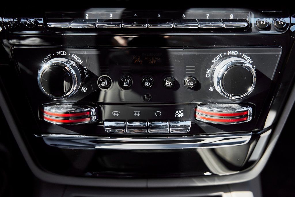 Used 2025 Rolls-Royce Phantom Sedan image 79