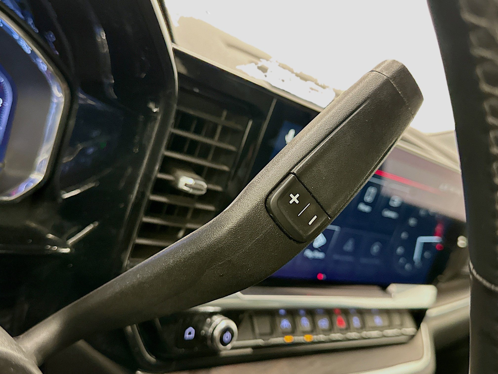 Used 2025 GMC Sierra 1500 SLT image 25