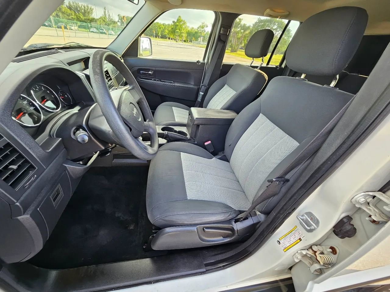 Used 2010 Jeep Liberty Sport w/ Popular Equipment Group image 9