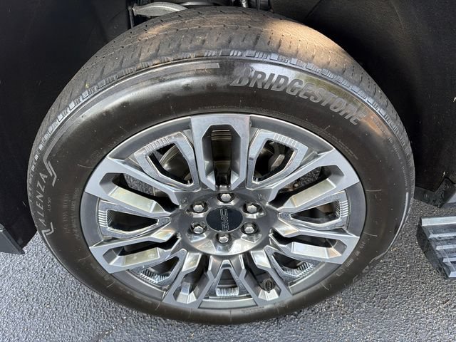 Used 2024 GMC Yukon Denali Ultimate AWD/4WD image 11