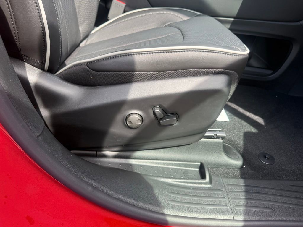 New 2027 Chrysler Pacifica Limited AWD/4WD image 62