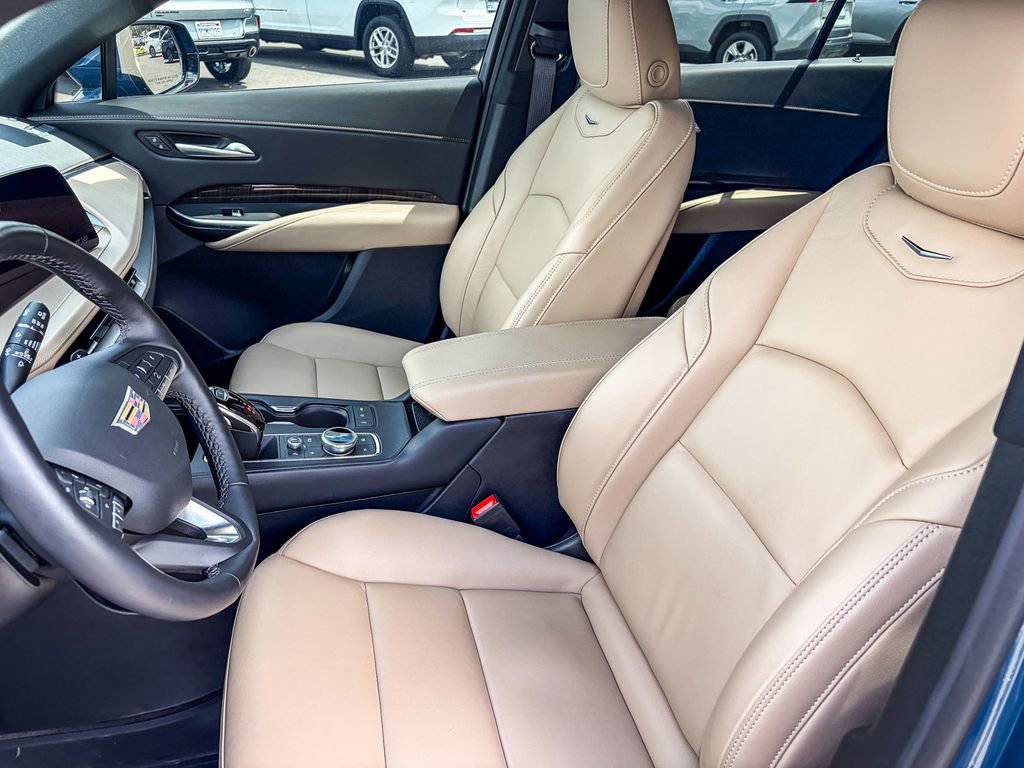 Used 2025 Cadillac XT4 Premium Luxury w/ Cold Weather Package AWD/4WD image 39
