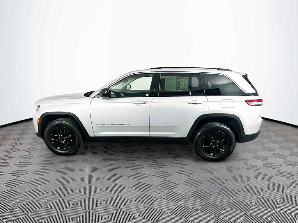 Certified 2023 Jeep Grand Cherokee Laredo w/ Luxury Tech Group I AWD/4WD image 7