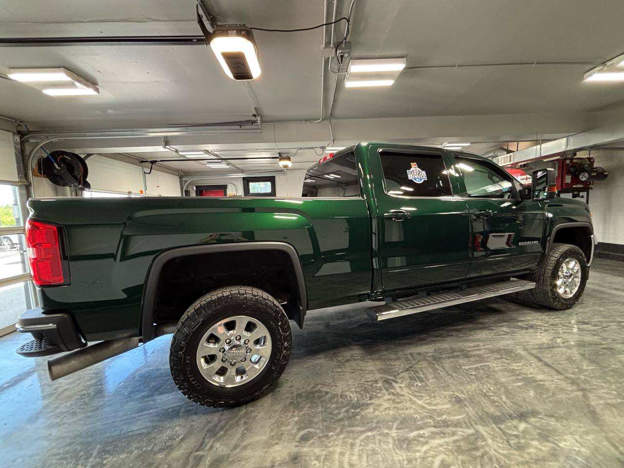 Used 2015 GMC Sierra 2500 SLE w/ SLE Preferred Package AWD/4WD image 13