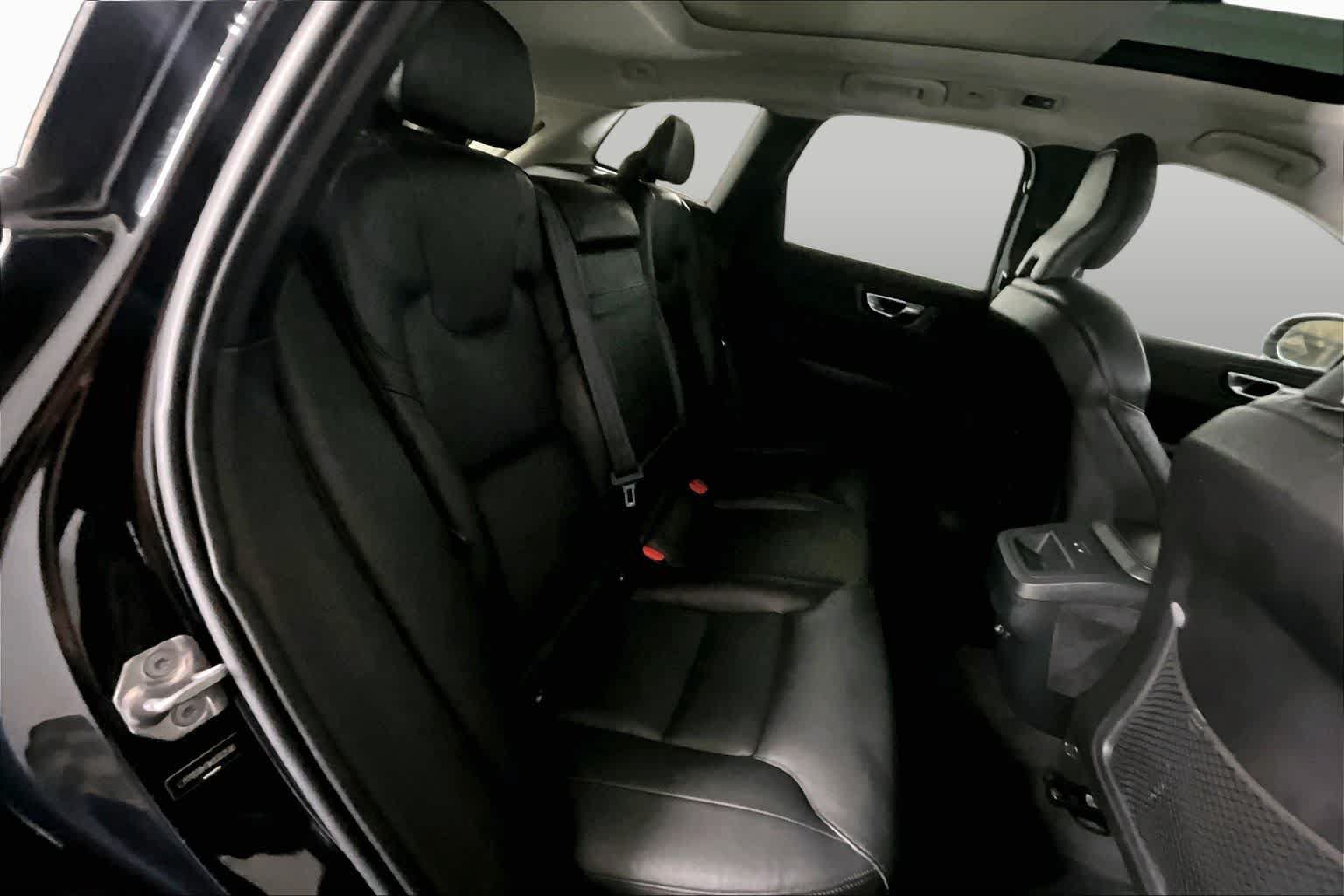 Used 2019 Volvo XC60 T5 Momentum w/ Premium Package AWD/4WD image 20