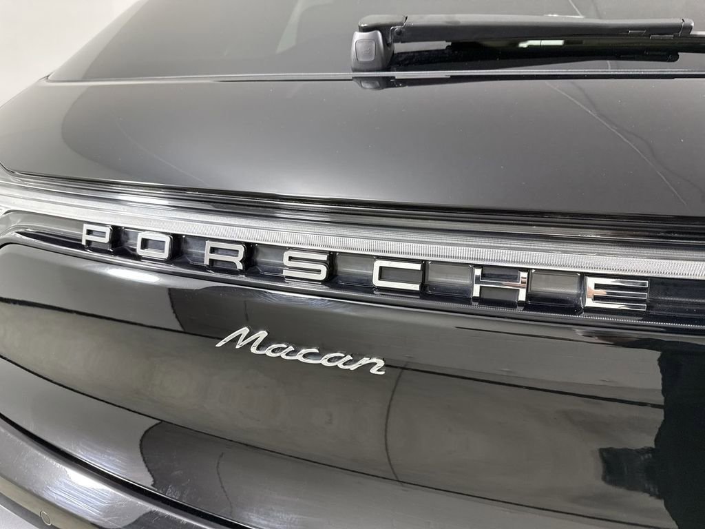 Certified 2025 Porsche Macan image 19