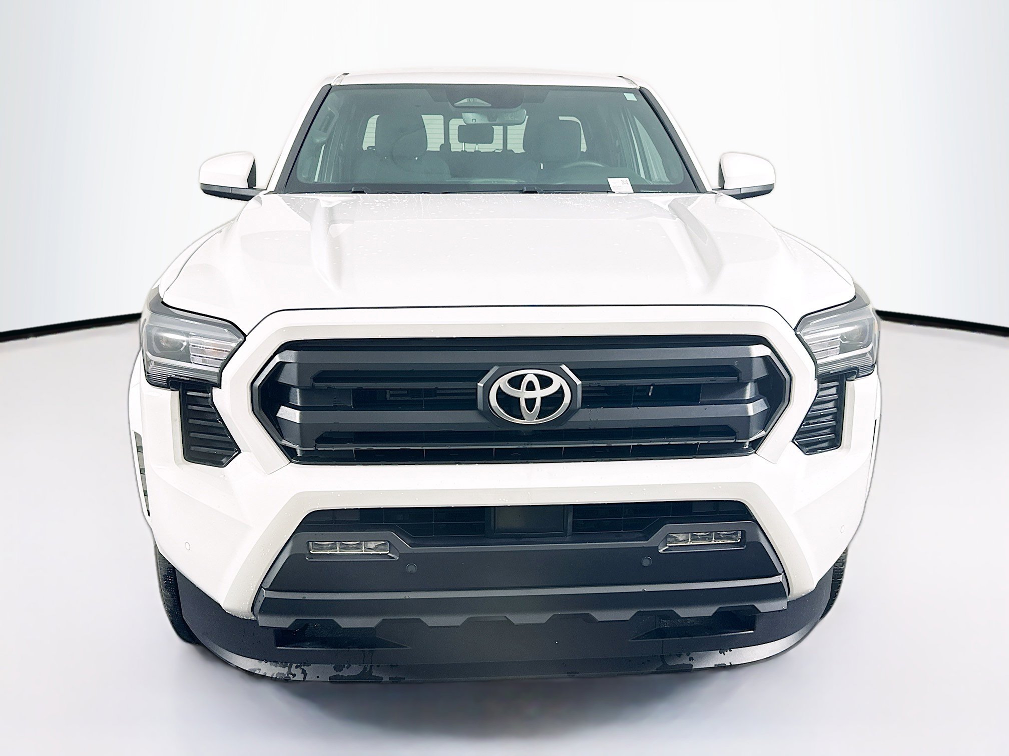 Used 2024 Toyota Tacoma SR5 RWD image 2