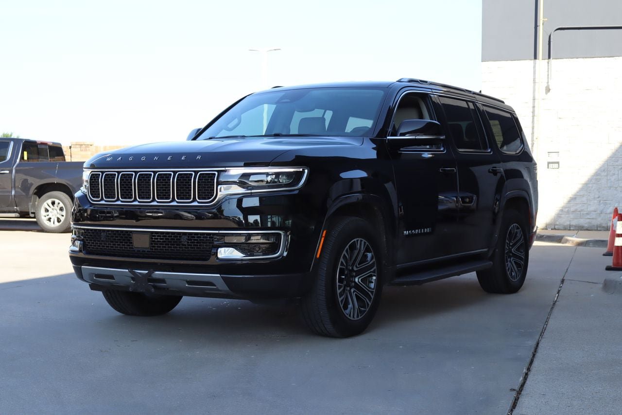 Used 2022 Jeep Wagoneer Series III AWD/4WD image 2