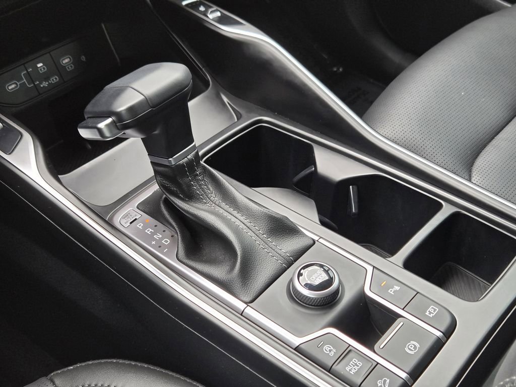 Certified 2025 Kia Sorento S FWD image 9